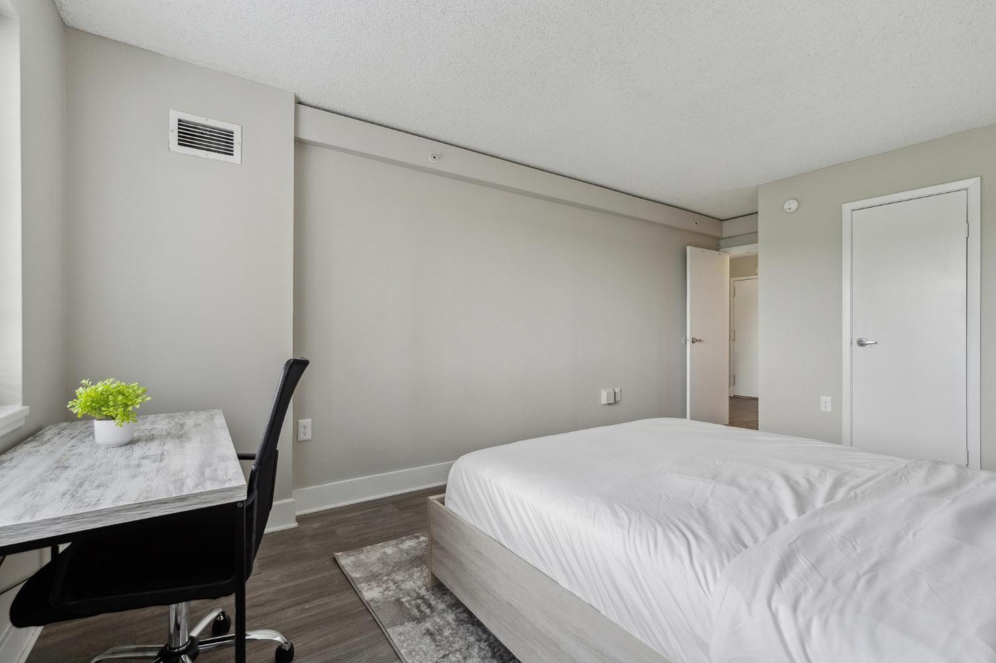 Legacy At Imperial Village 704 I 1 Bed 1 Bath Apartment *