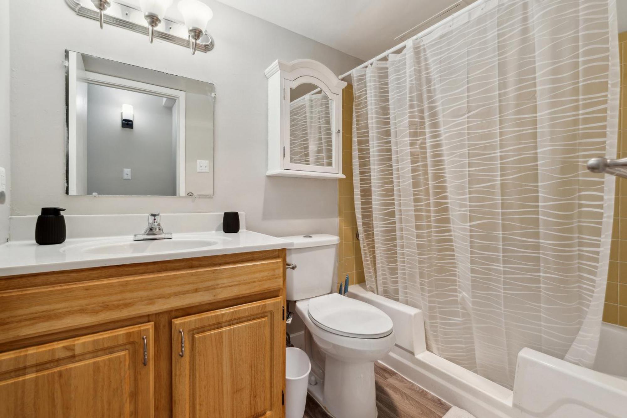 Legacy At Imperial Village 704 I 1 Bed 1 Bath *